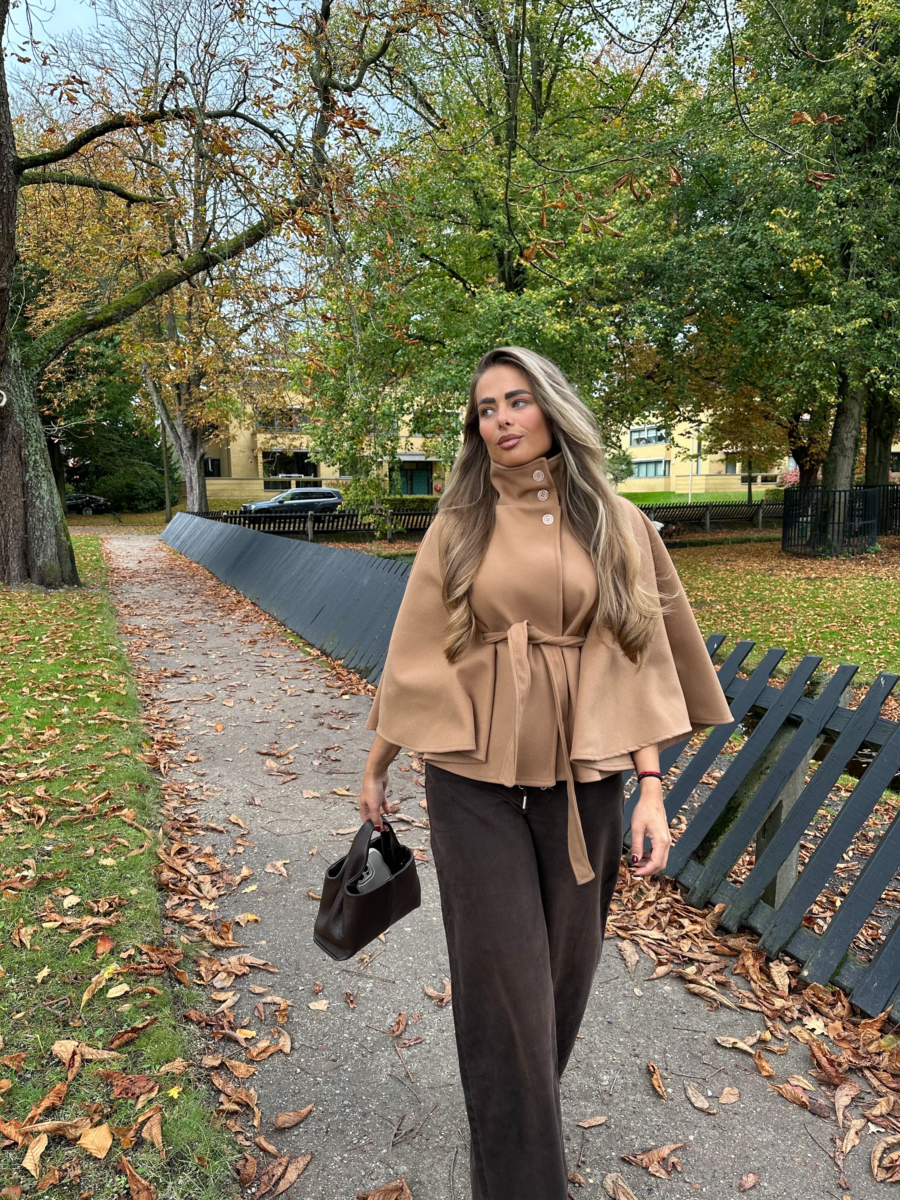 Belt Cape Jacket Beige | Robyn