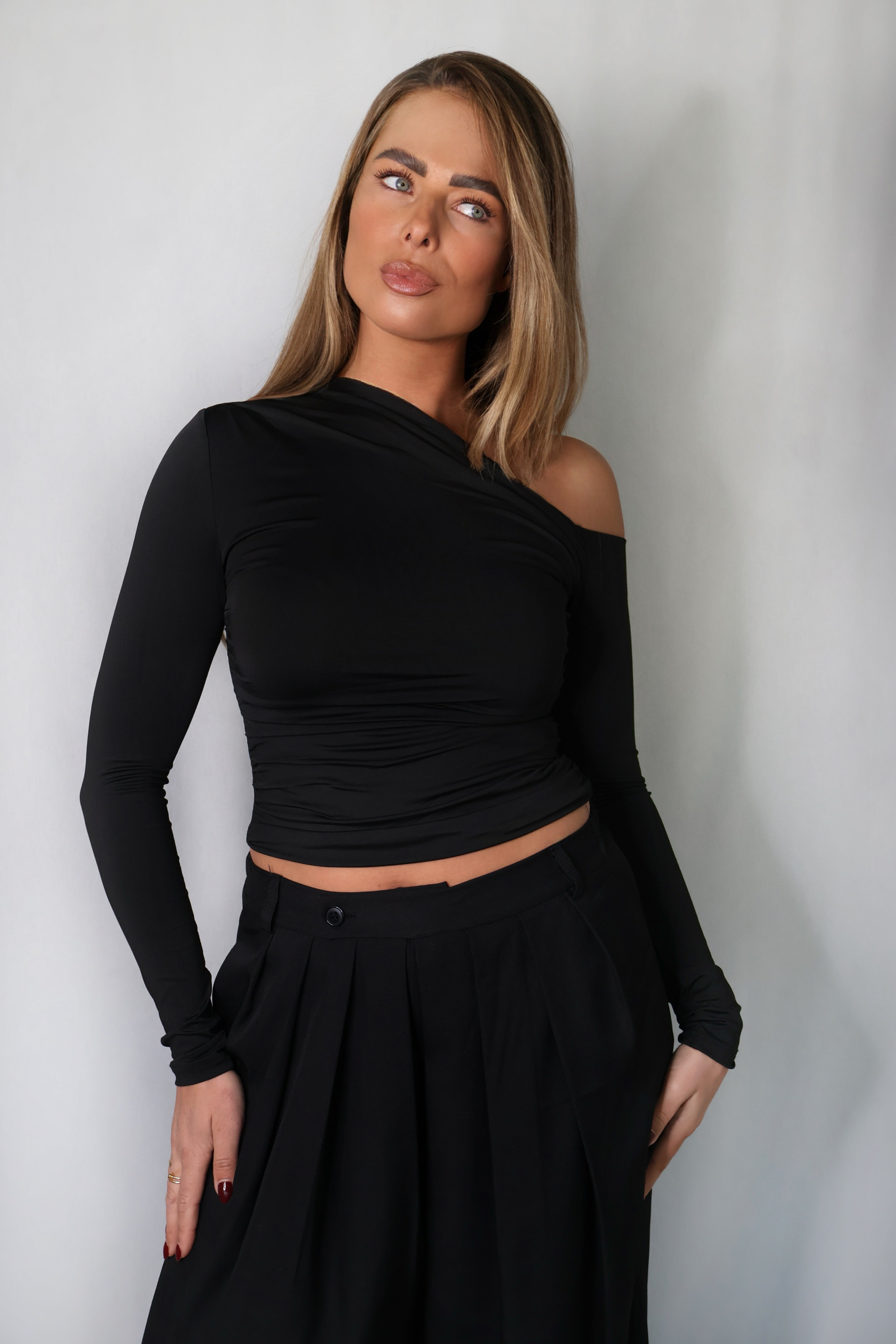 Stretch Off Shoulder Top Zwart | Manon