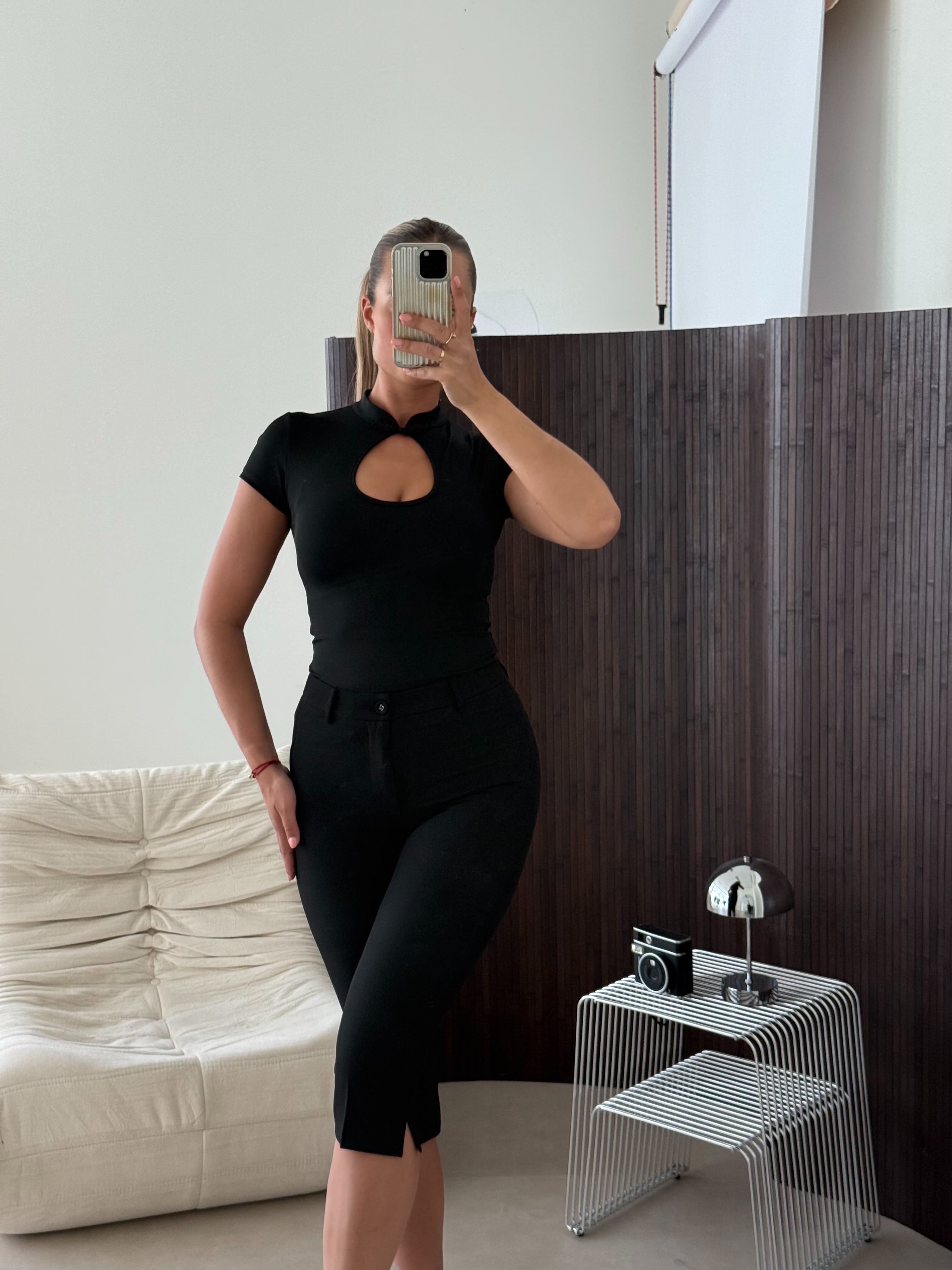 Keyhole Top Zwart | Kathy