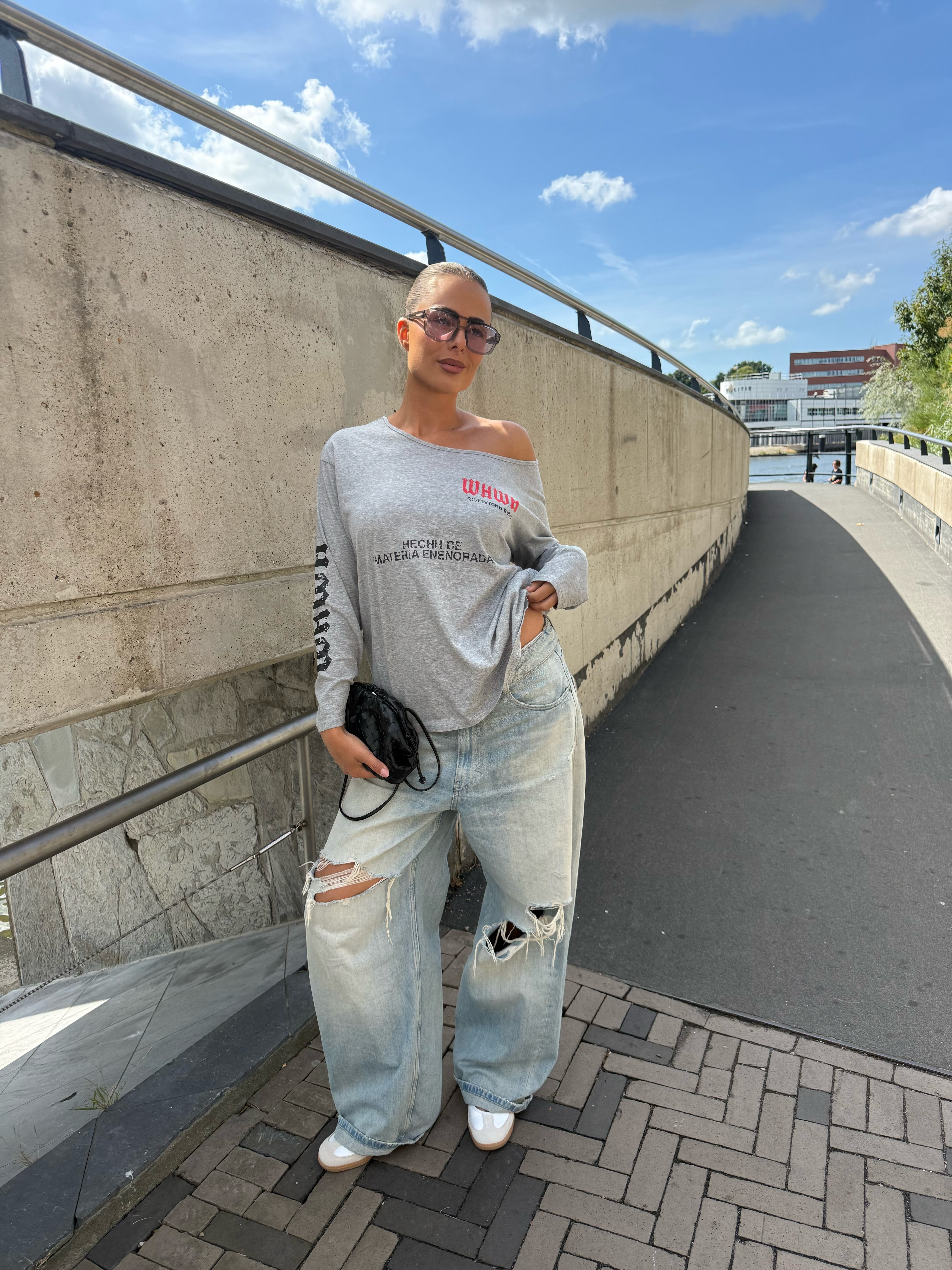 Statement Off Shoulder Tee Grijs | Semmie