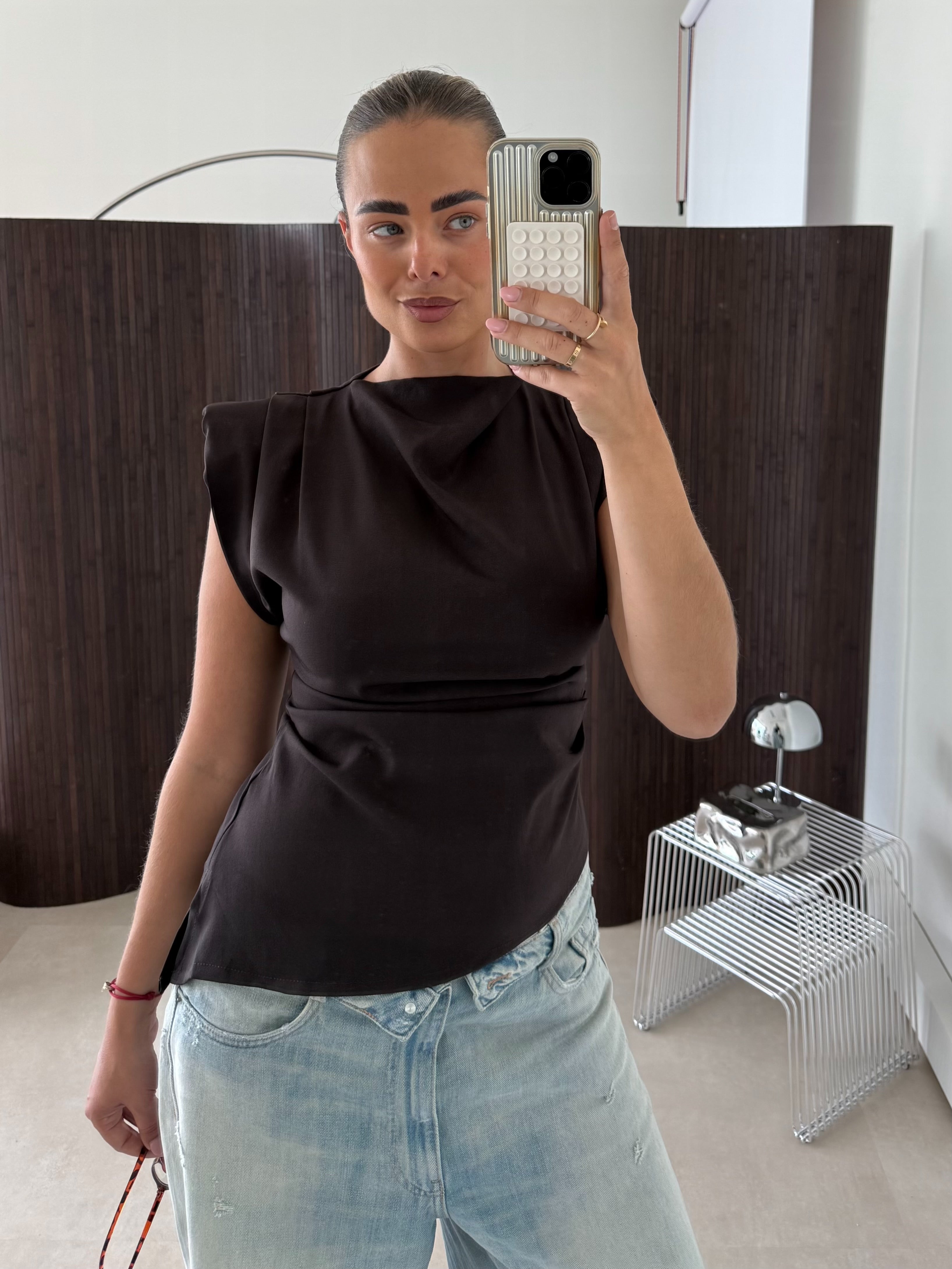 Asymmetrische Shoulder Top Bruin | Amy