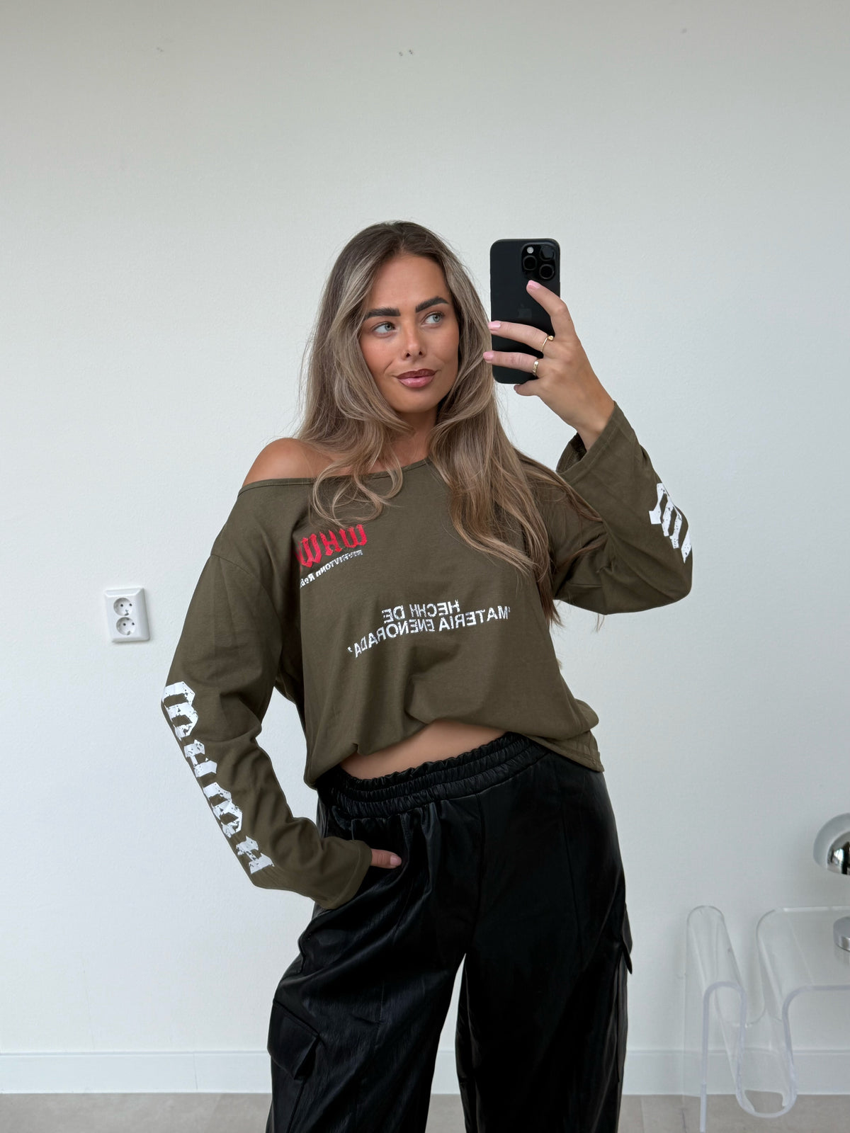 Statement Off Shoulder Tee Army | Semmie