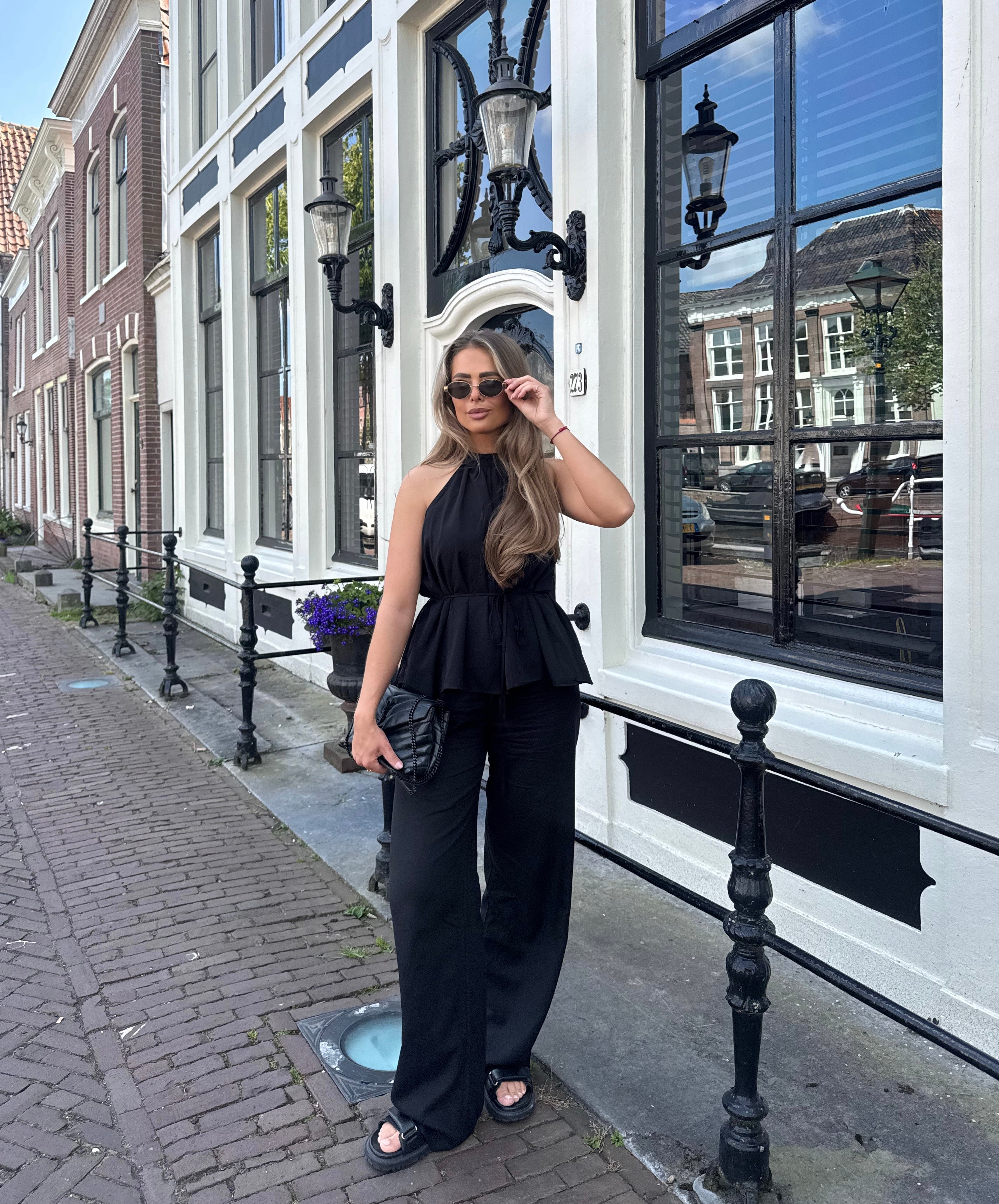 Halter Top Zwart | Yulia