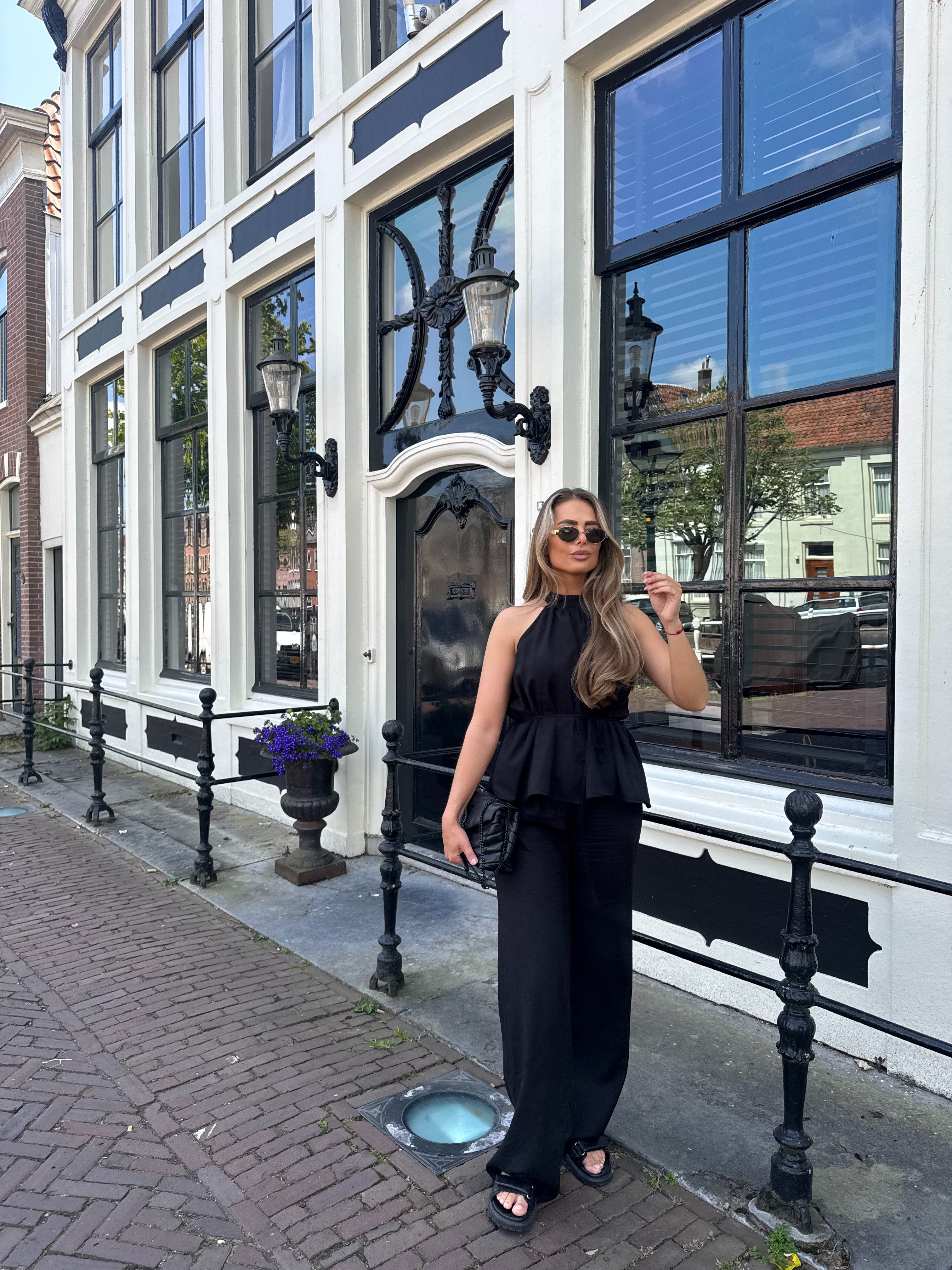 Halter Top Zwart | Yulia