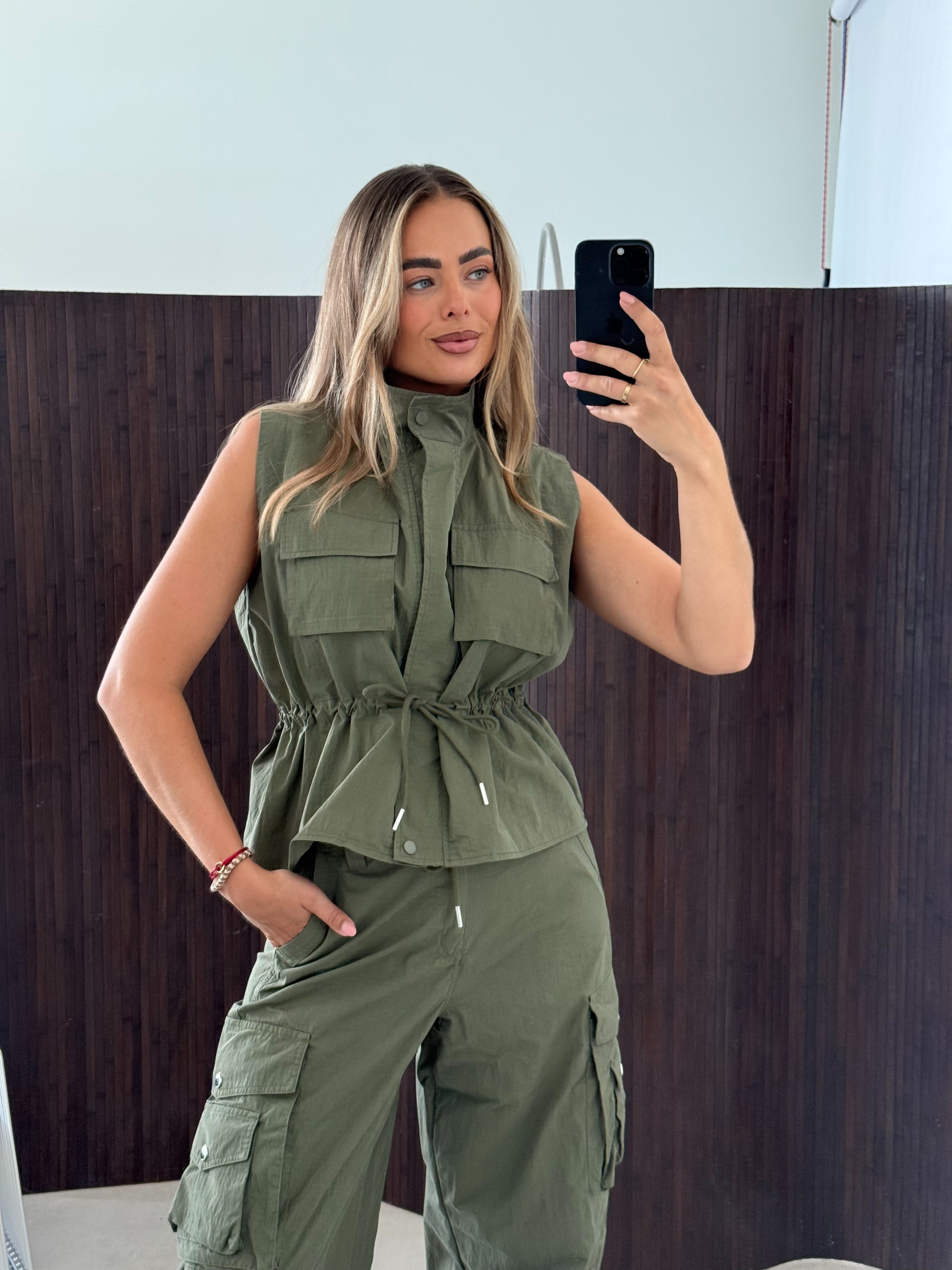 Ambika Parachute Gilet Army Groen | Alisa
