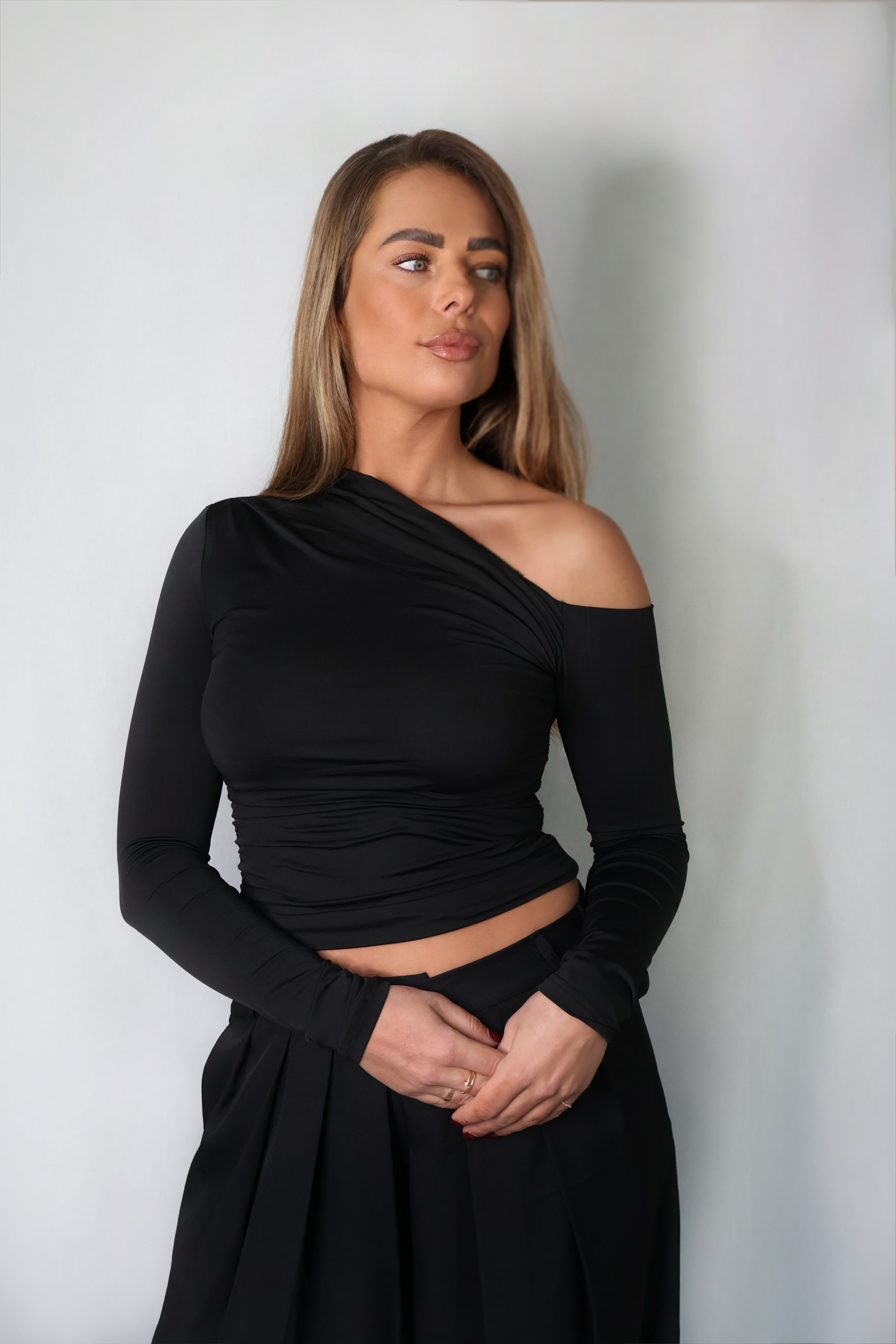 Stretch Off Shoulder Top Zwart | Manon