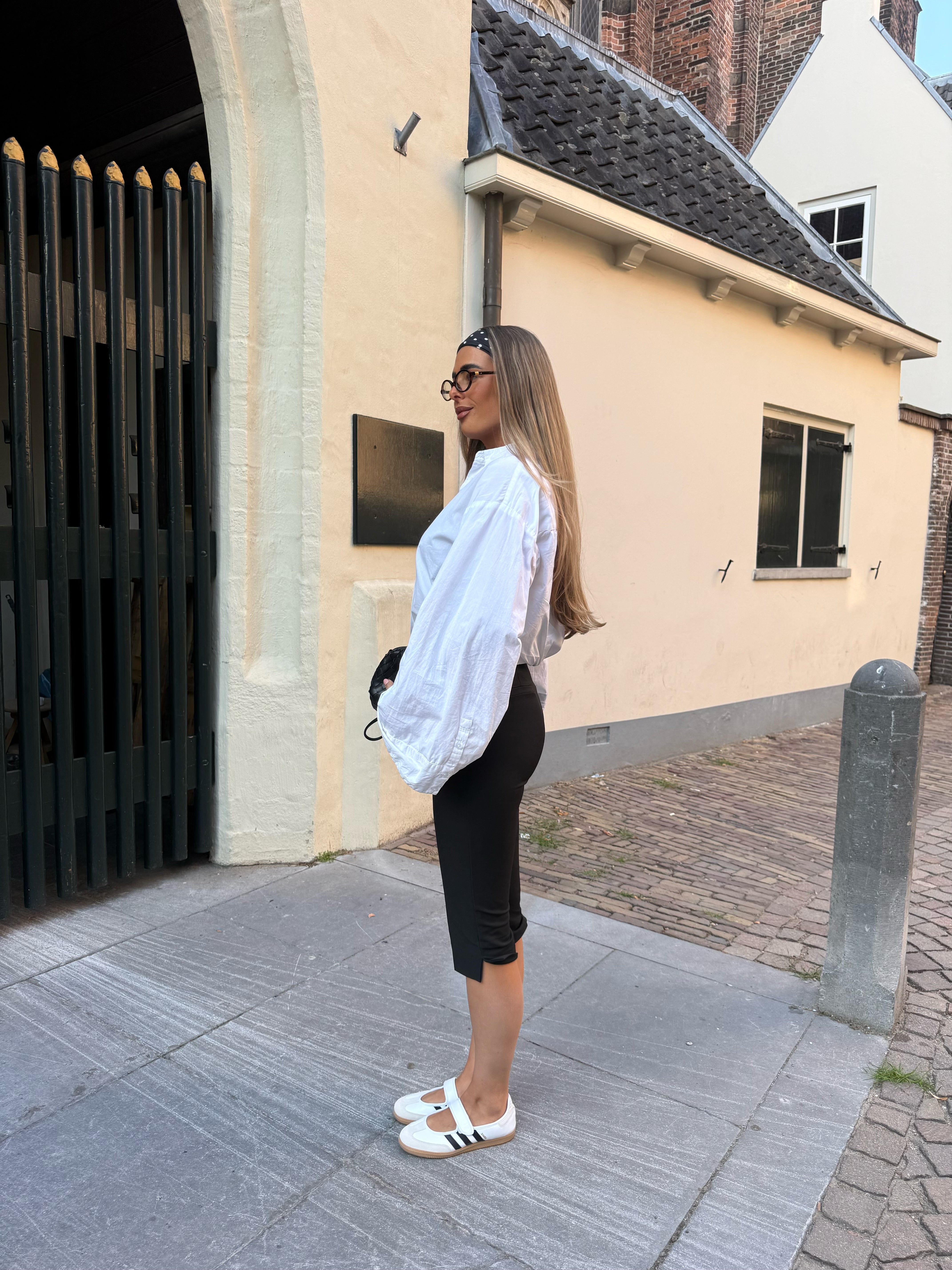 Capri met Zijsplit Zwart | Cam