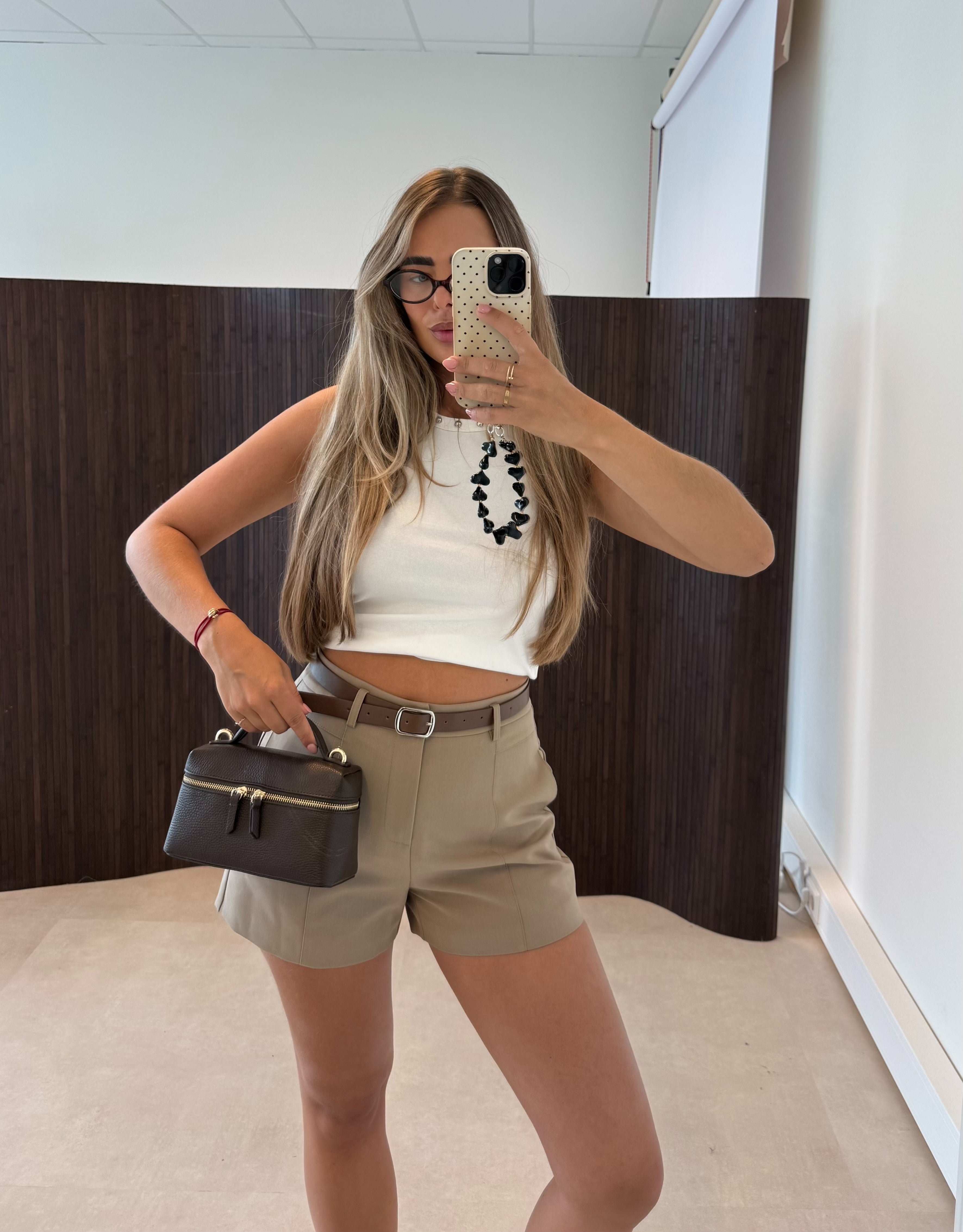 Kort Broekje Met Riem Beige