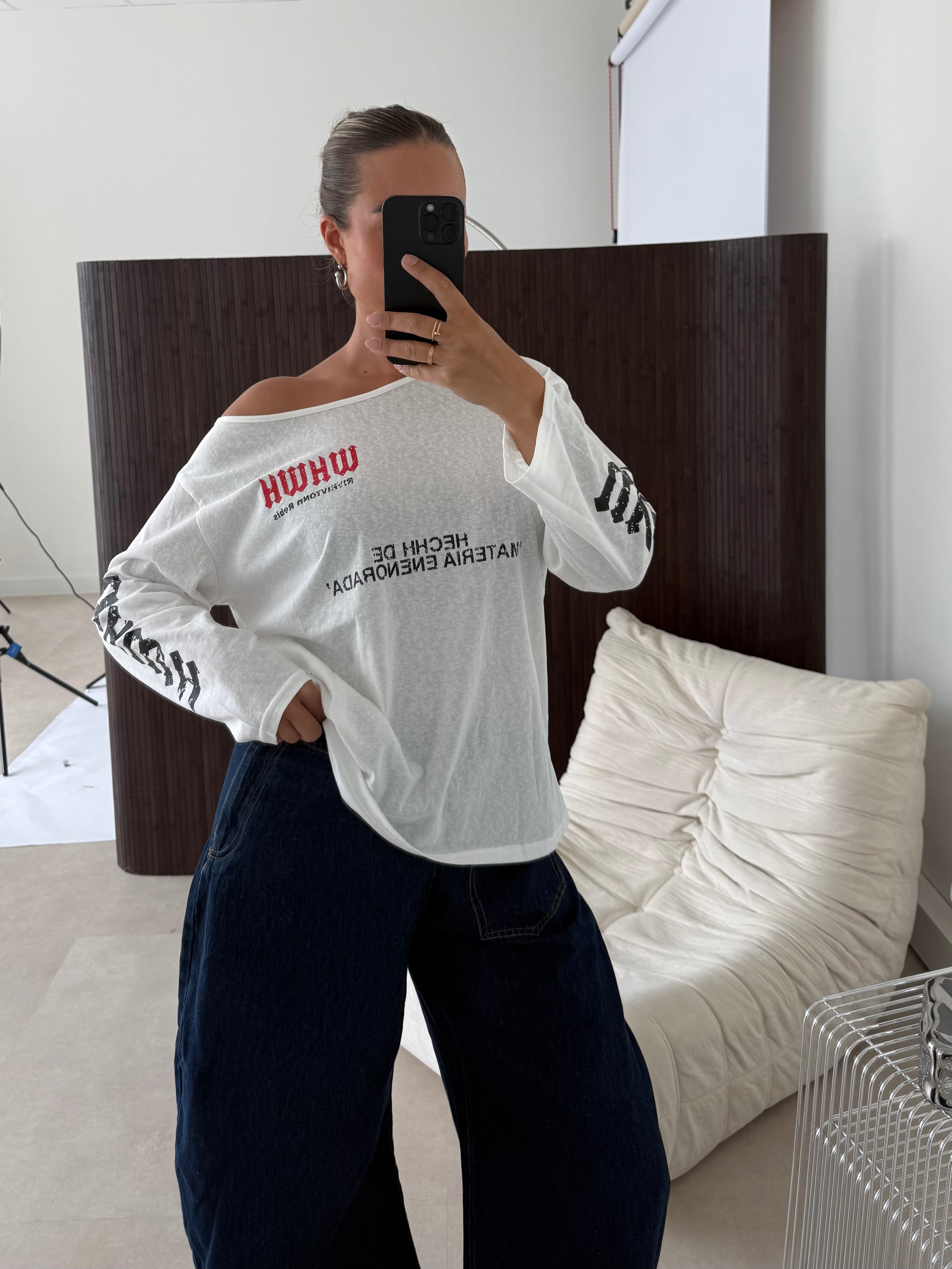 Statement Off Shoulder Tee Wit | Semmie