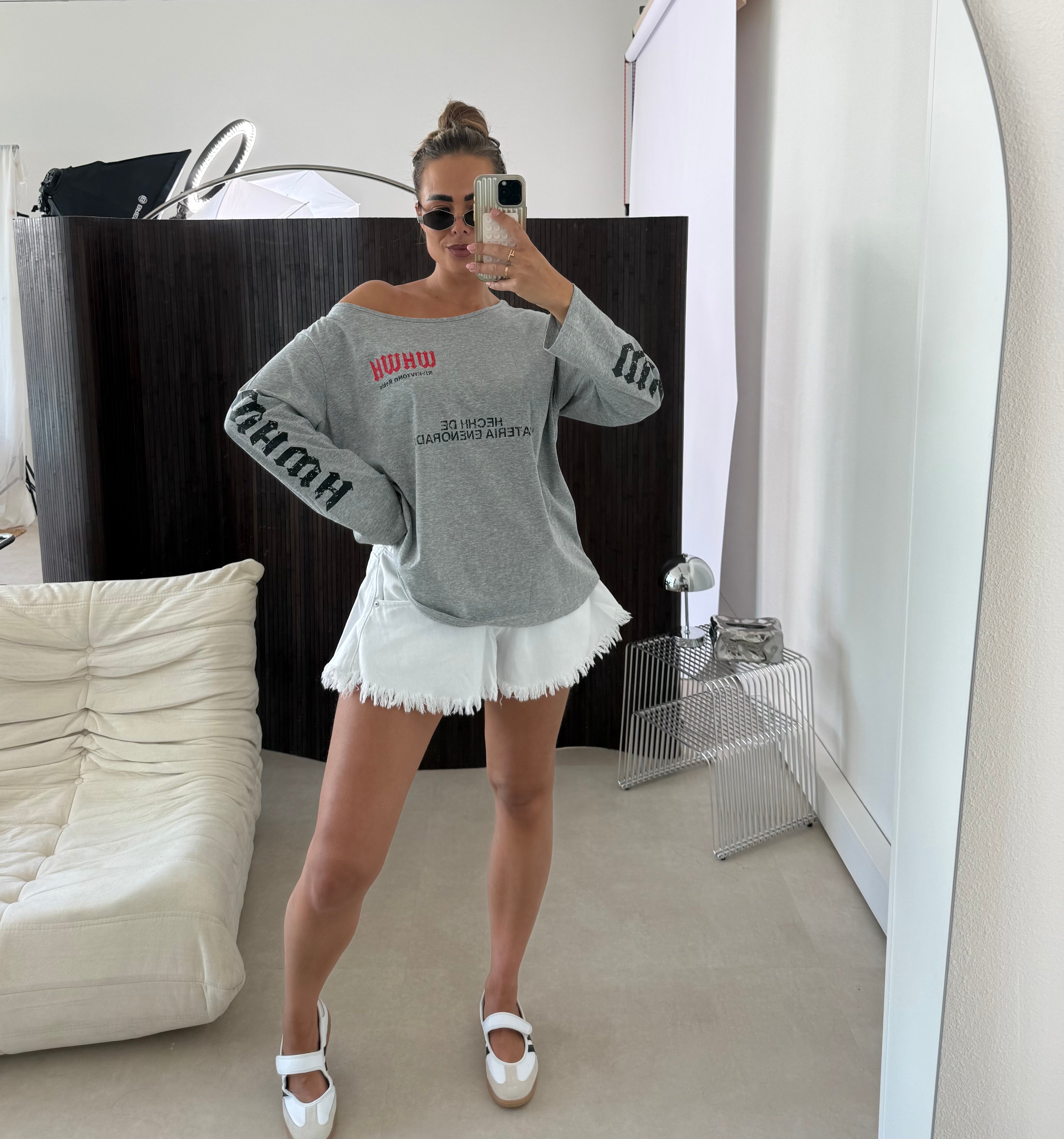 Statement Off Shoulder Tee Grijs | Semmie