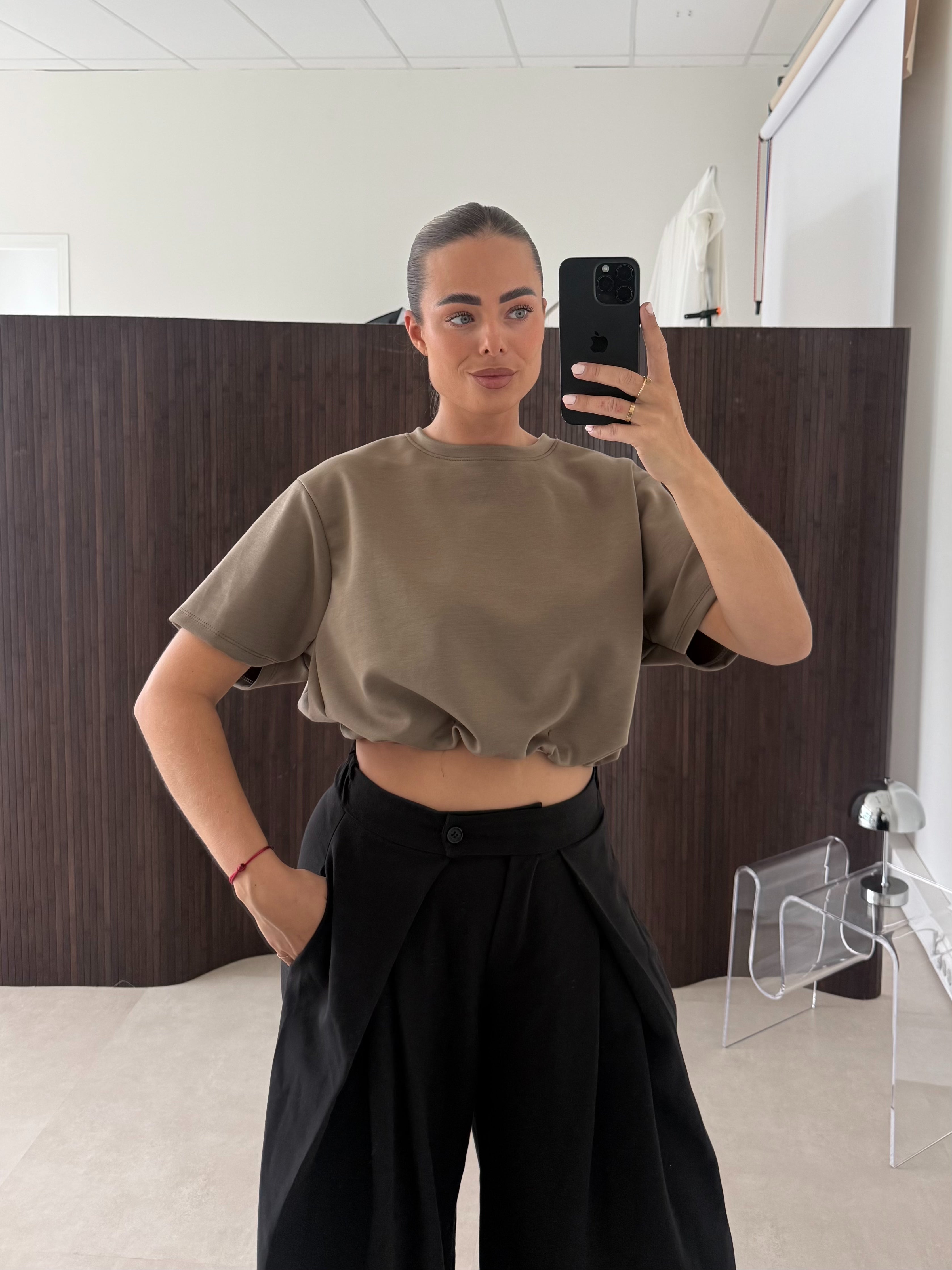 Cropped Stretch T-shirt Taupe